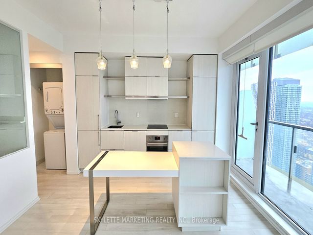 4204 - 197 Yonge St