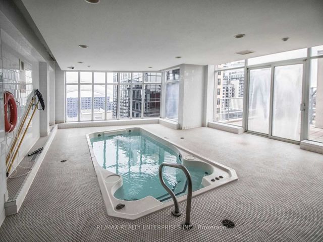 436 - 250 Wellington St W
