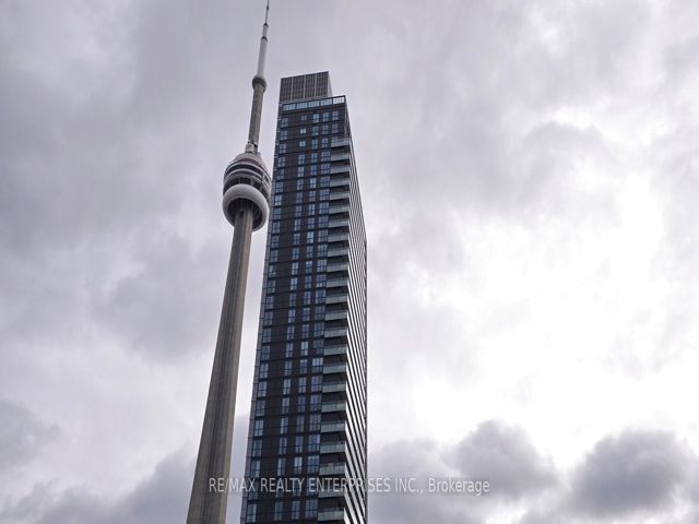 1435 - 250 Wellington St W