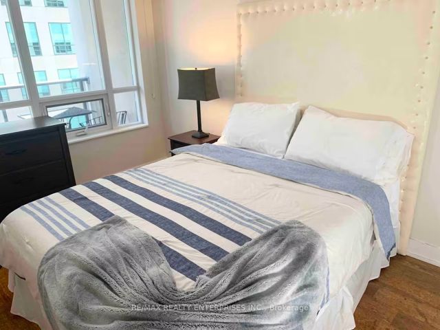 909 - 20 Blue Jays Way
