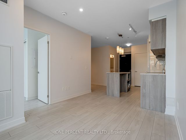 660 - 31 Tippett Rd