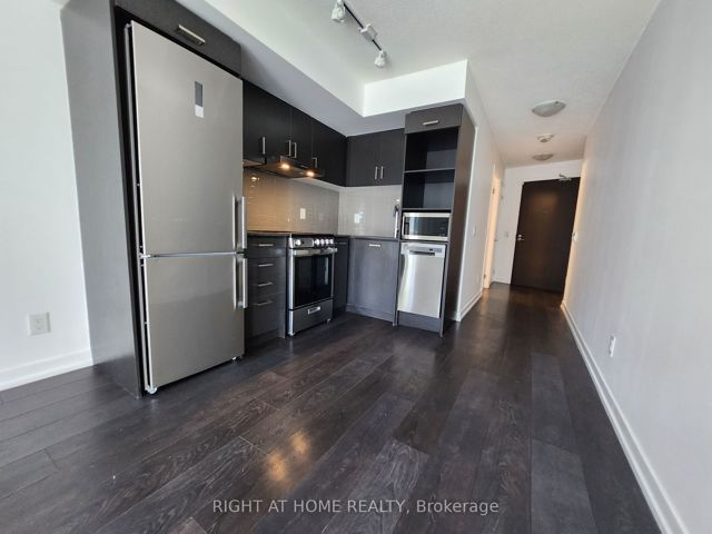 805 - 219 Dundas St E