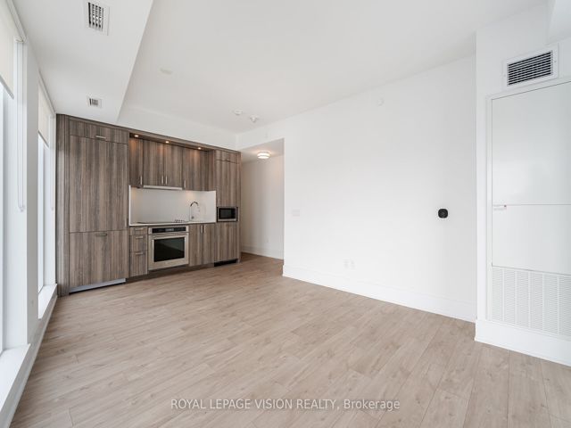 1705 - 470 Front St W