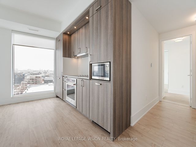 1705 - 470 Front St W