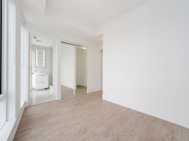 1705 - 470 Front St W