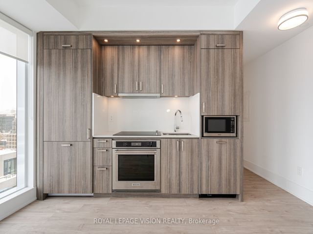 1705 - 470 Front St W