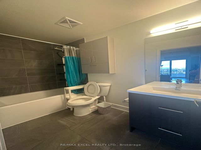 807 - 180 Fairview Mall Dr