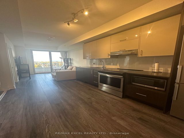 807 - 180 Fairview Mall Dr