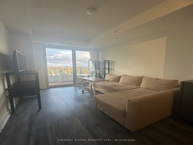 807 - 180 Fairview Mall Dr