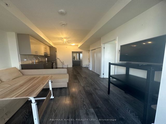 807 - 180 Fairview Mall Dr