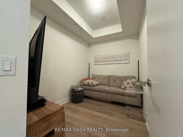 609 - 151 Avenue Rd