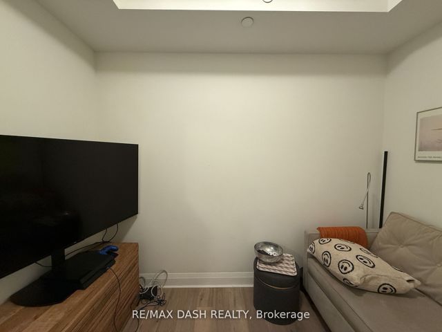 609 - 151 Avenue Rd