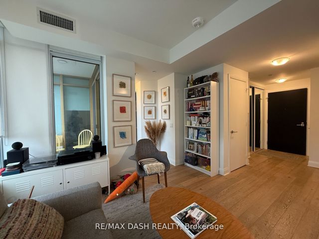 609 - 151 Avenue Rd