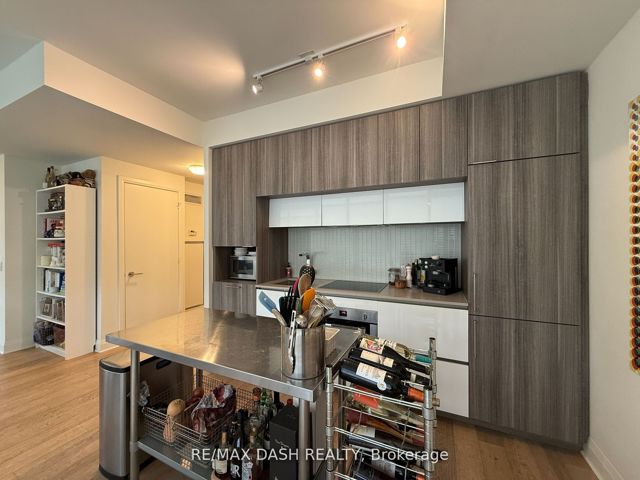 609 - 151 Avenue Rd