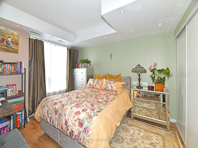 505 - 801 Sheppard Ave W