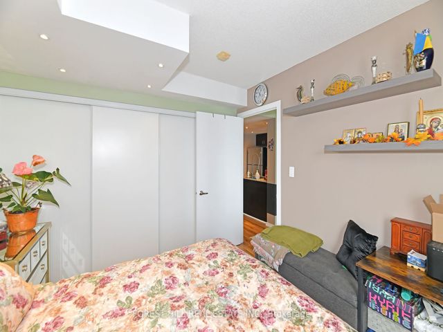 505 - 801 Sheppard Ave W