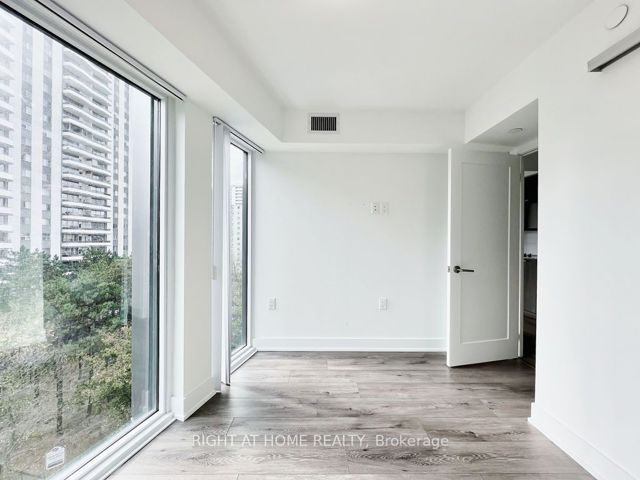 608 - 575 Bloor St E