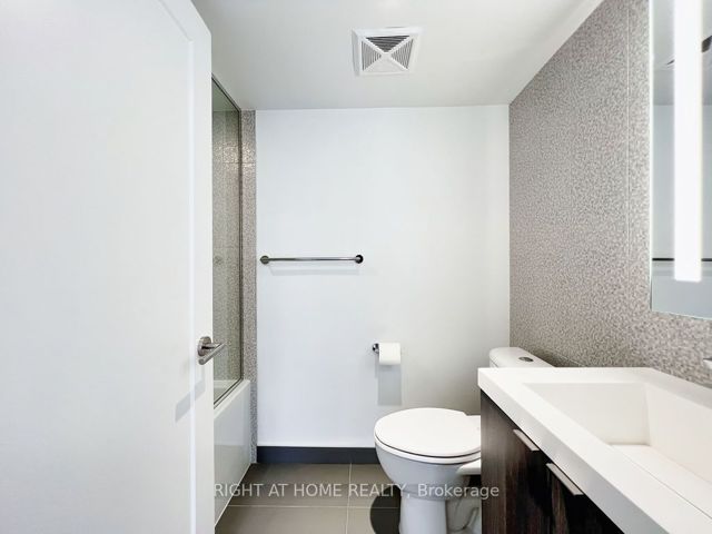 608 - 575 Bloor St E