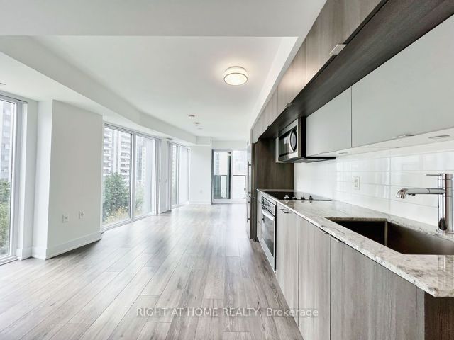 608 - 575 Bloor St E