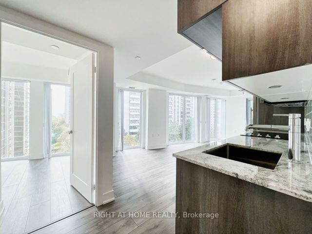 608 - 575 Bloor St E