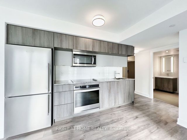 608 - 575 Bloor St E