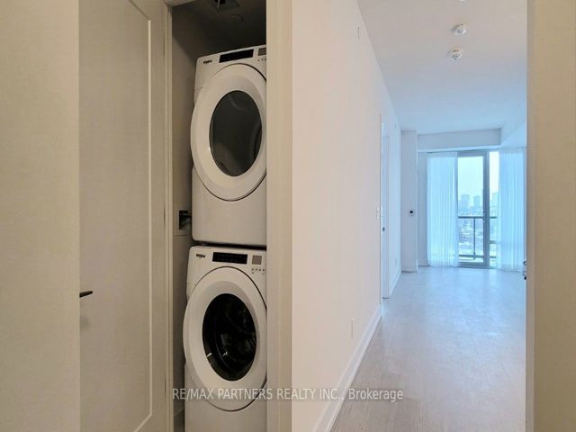 1207 - 25 Adra Grado Way
