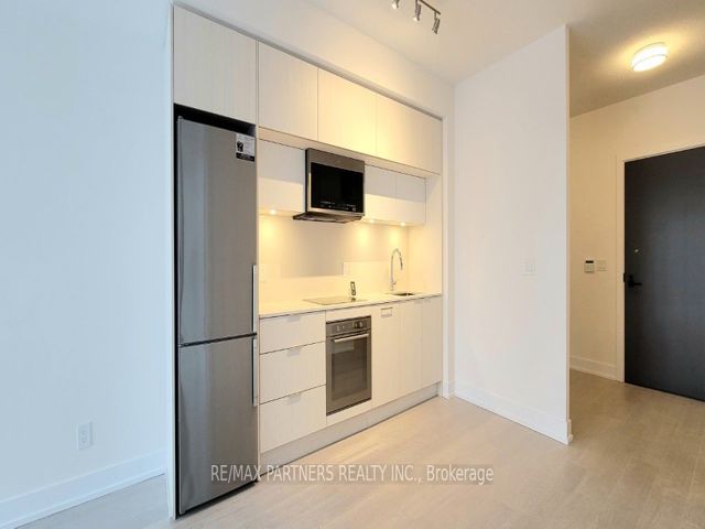 1207 - 25 Adra Grado Way