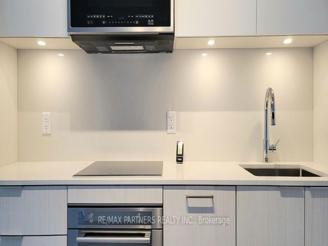 1207 - 25 Adra Grado Way