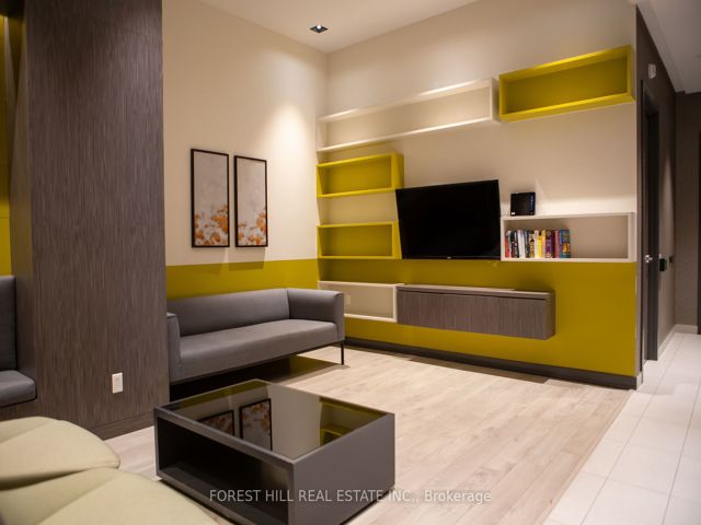 1407 - 128 Fairview Mall Dr