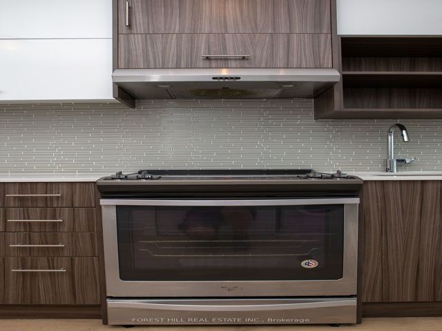 1407 - 128 Fairview Mall Dr