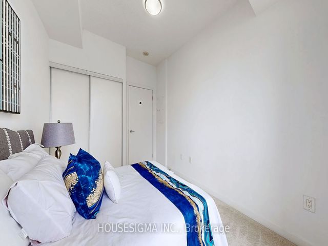 206 - 62 Forest Manor Rd