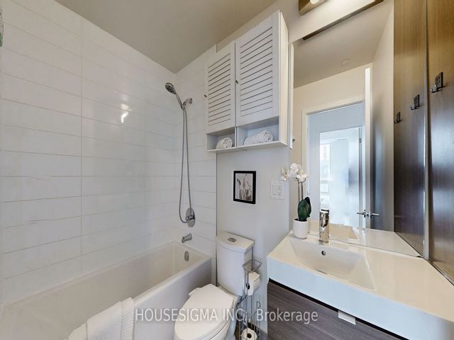 206 - 62 Forest Manor Rd