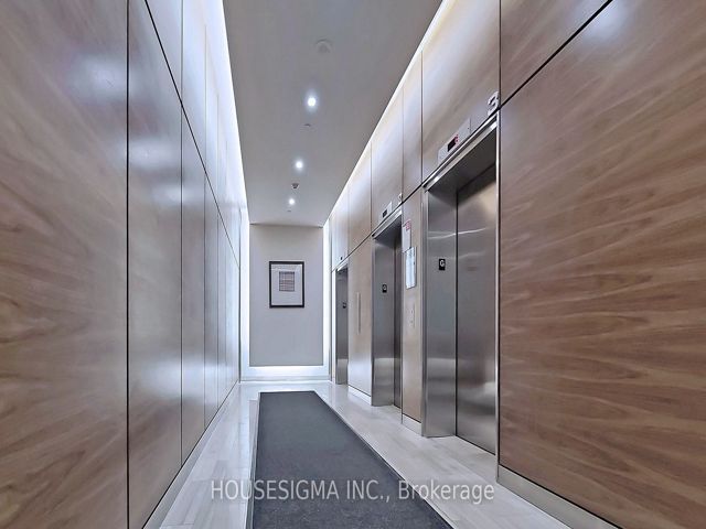 206 - 62 Forest Manor Rd