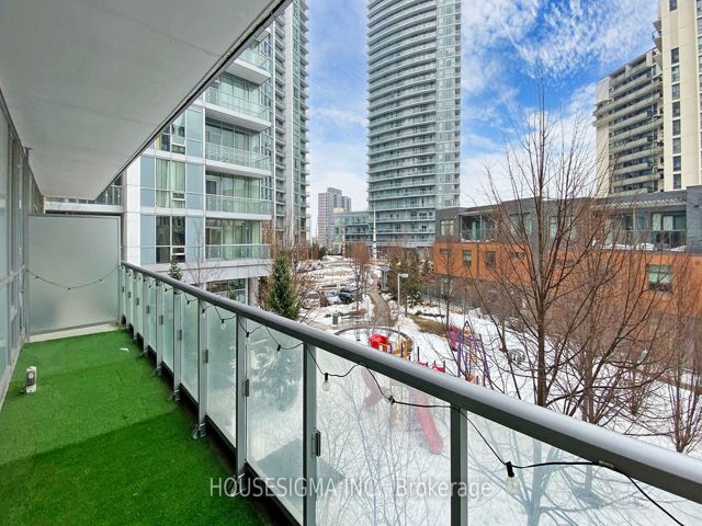 206 - 62 Forest Manor Rd
