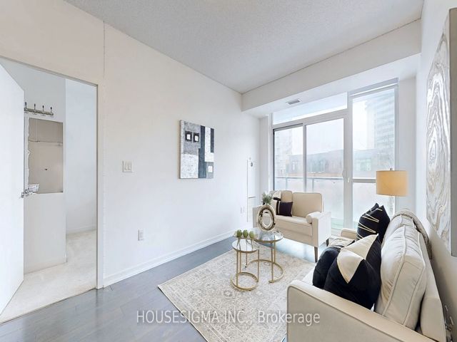 206 - 62 Forest Manor Rd