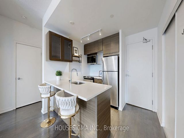 206 - 62 Forest Manor Rd