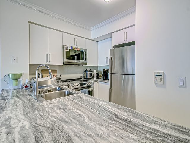 1203 - 30 Grand Trunk Cres
