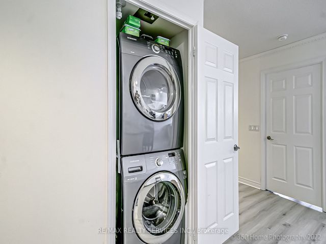 1203 - 30 Grand Trunk Cres