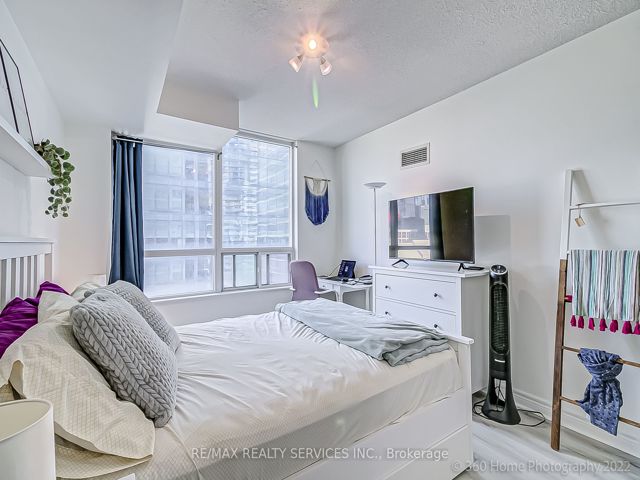 1203 - 30 Grand Trunk Cres