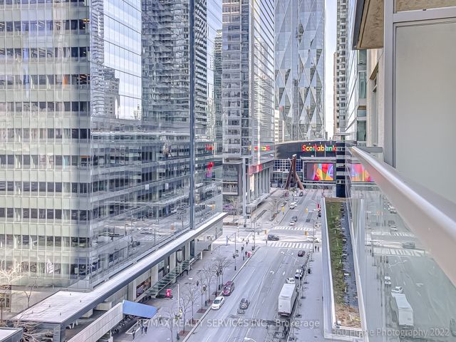 1203 - 30 Grand Trunk Cres