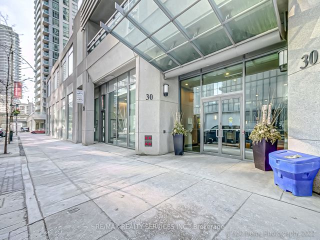 1203 - 30 Grand Trunk Cres
