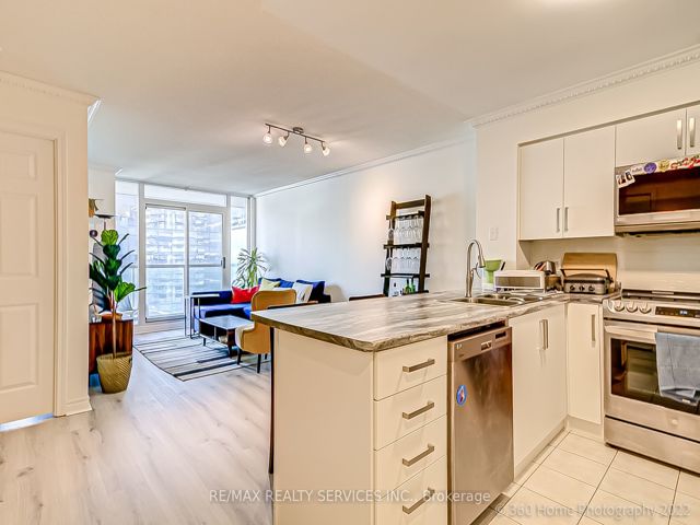 1203 - 30 Grand Trunk Cres