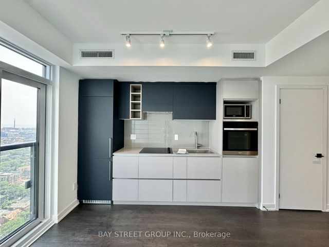 4212 - 319 Jarvis St