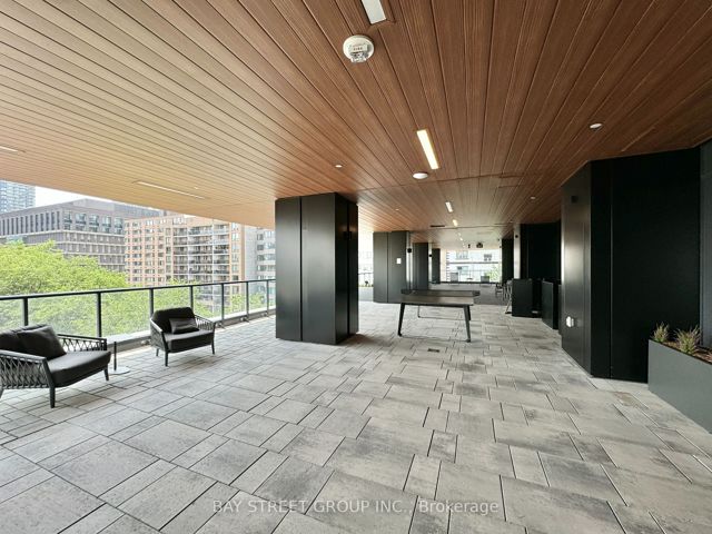 4212 - 319 Jarvis St