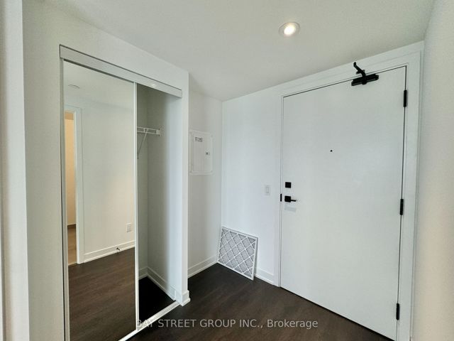 4212 - 319 Jarvis St