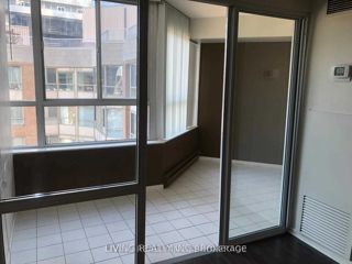 PH02 - 717 Bay St