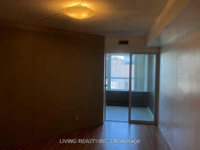 PH02 - 717 Bay St