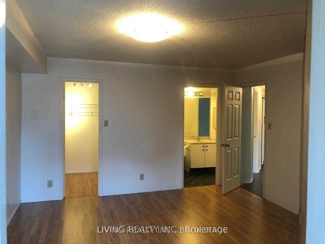 PH02 - 717 Bay St