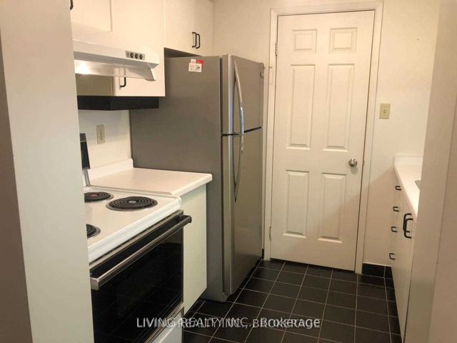 PH02 - 717 Bay St