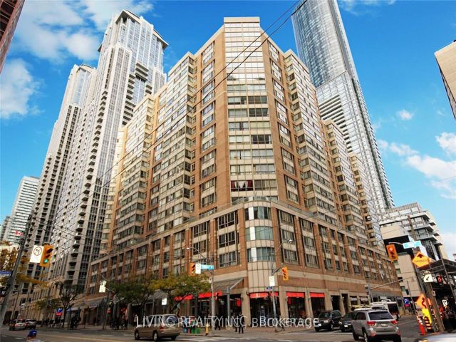 PH02 - 717 Bay St